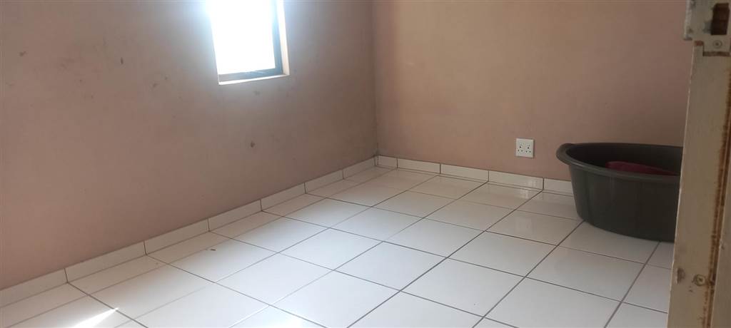 3 Bed House in Ntuzuma photo number 14