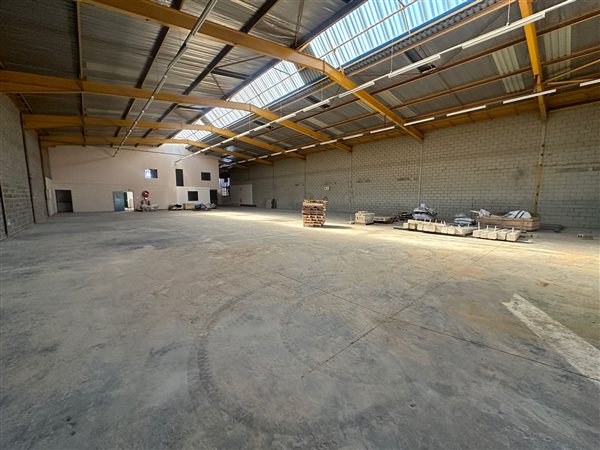 1 046  m² Industrial space