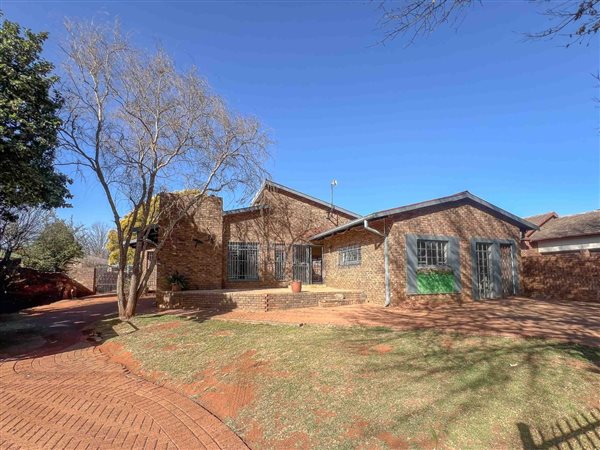 5 Bedroom House 5 Bedroom House
