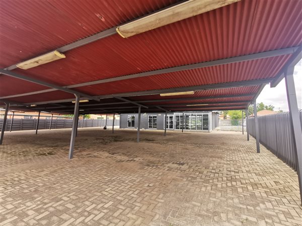 1 487  m² Commercial space