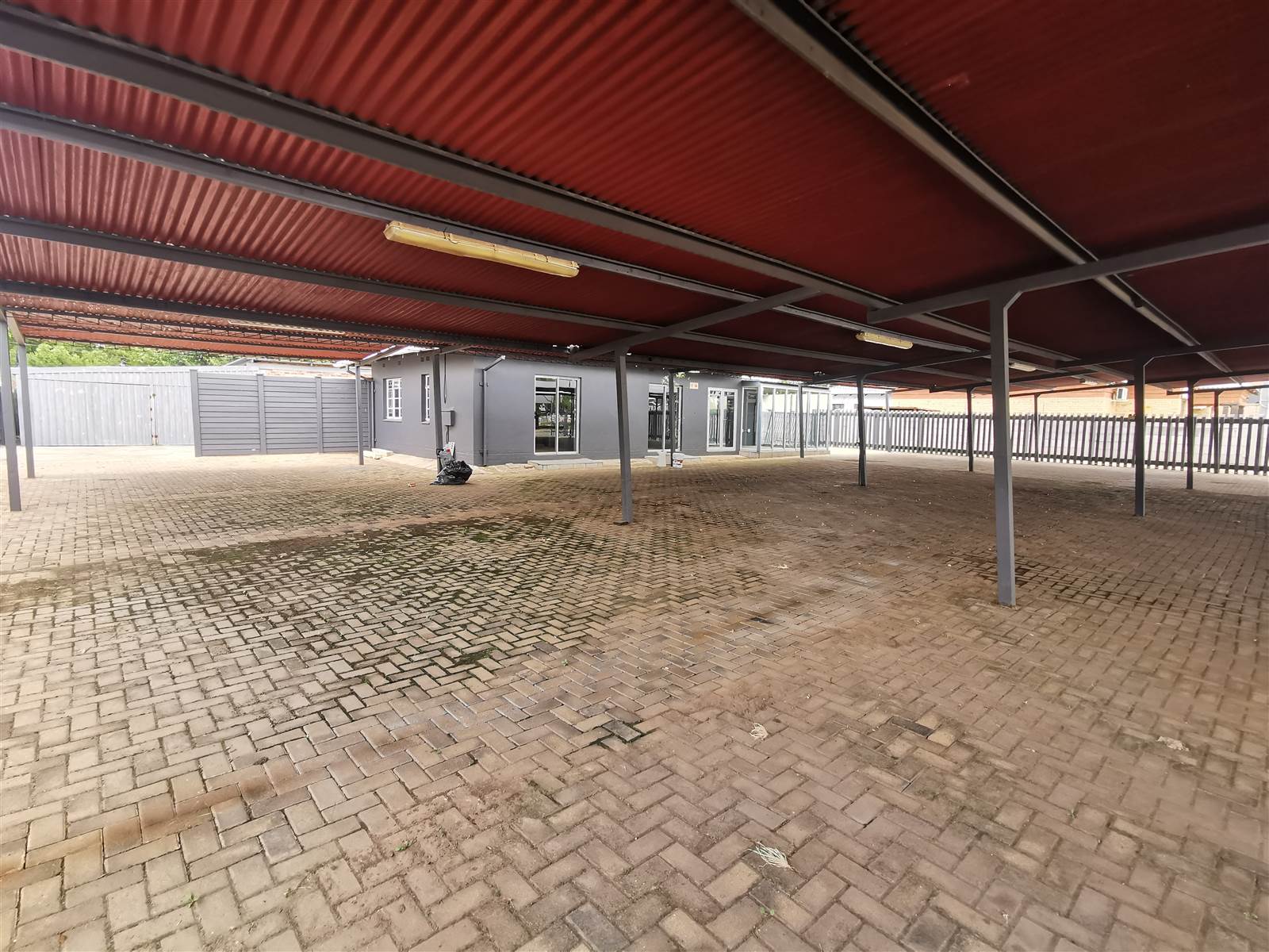 1487  m² Commercial space in Freemanville photo number 2
