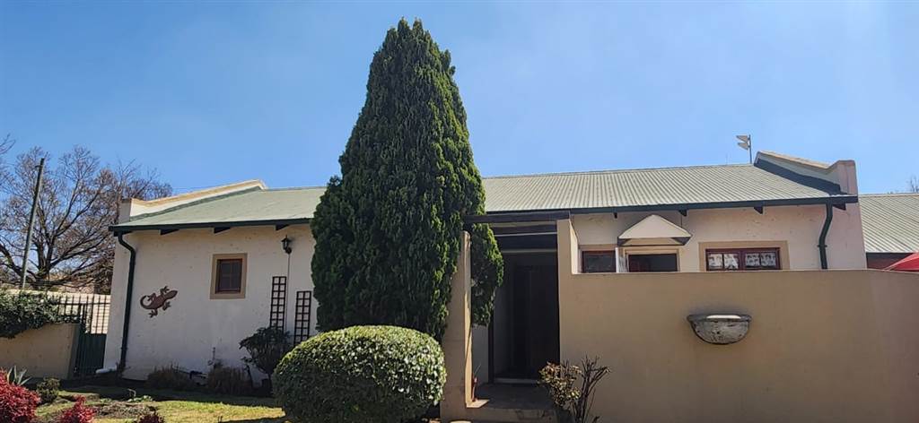 3 Bed Townhouse in Standerton Central photo number 1