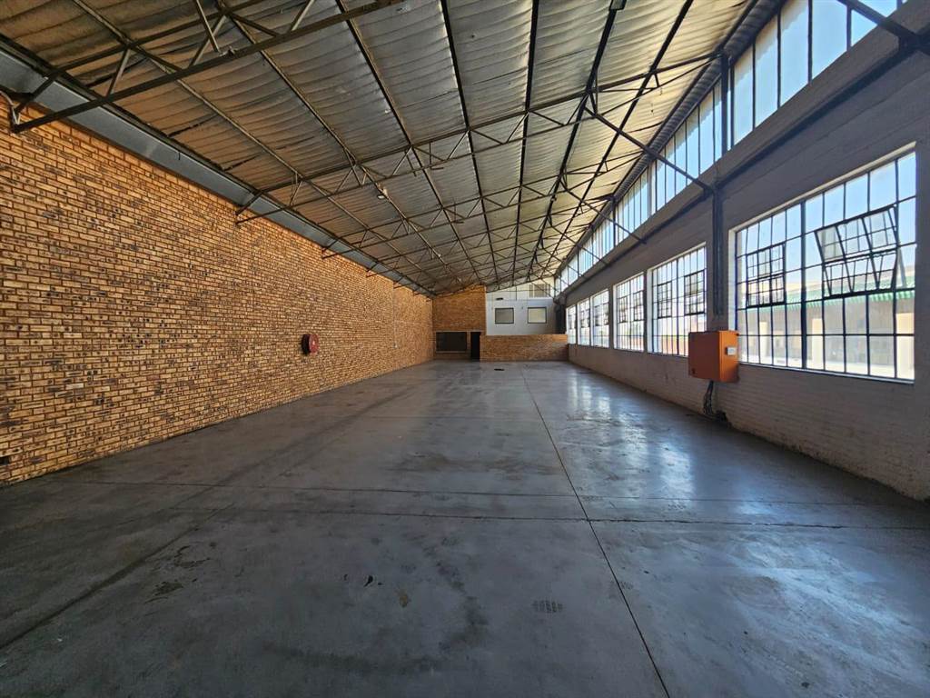 750  m² Industrial space in Tulisa Park photo number 6