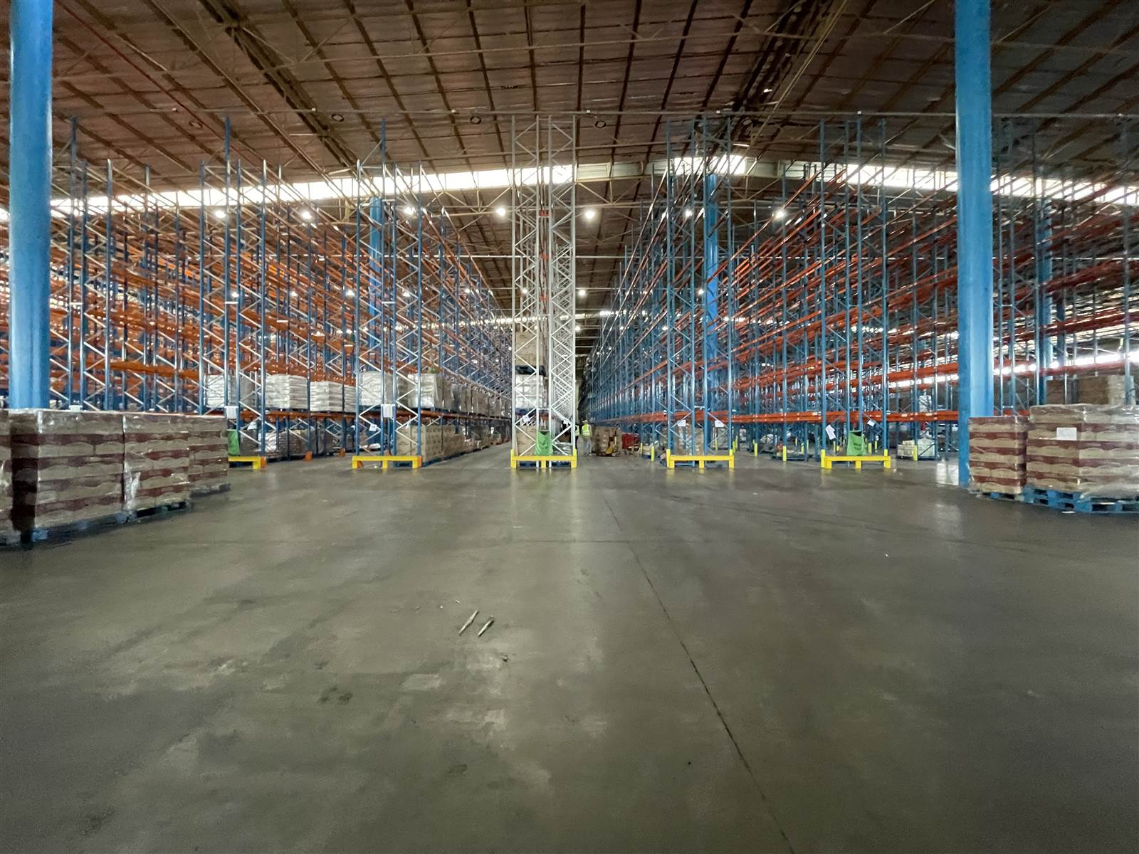 26557  m² Industrial space in Denver photo number 2