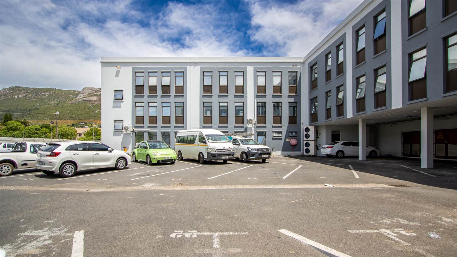 2 Bed Apartment in Paarl photo number 17