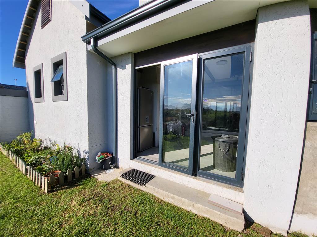 5 Bed House for sale in Blue Mountain Village T4216095 Private Property