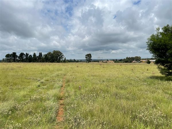 9.6 ha Land available in Rietfontein