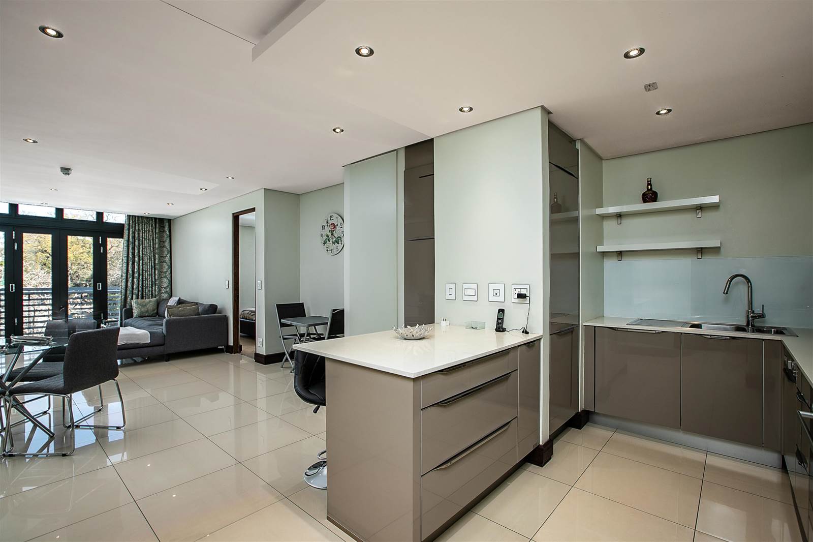 1 Bed Apartment in Melrose Arch photo number 4