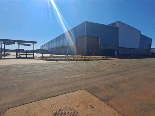 7 233  m² Industrial space