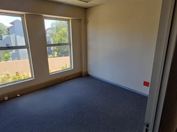 162  m² Commercial space in North Riding