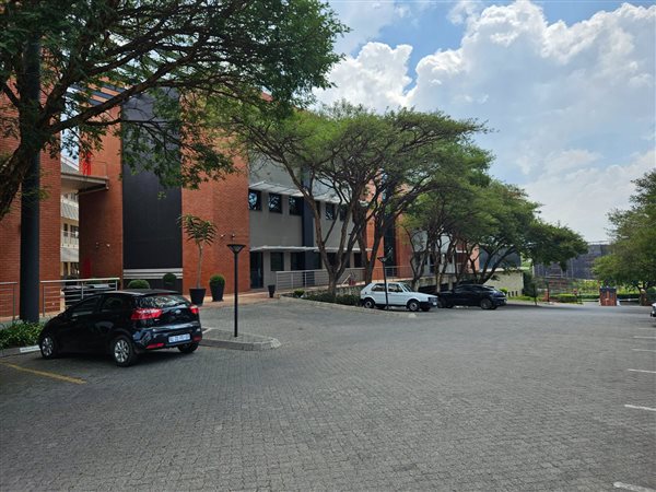 108  m² Commercial space in Woodmead