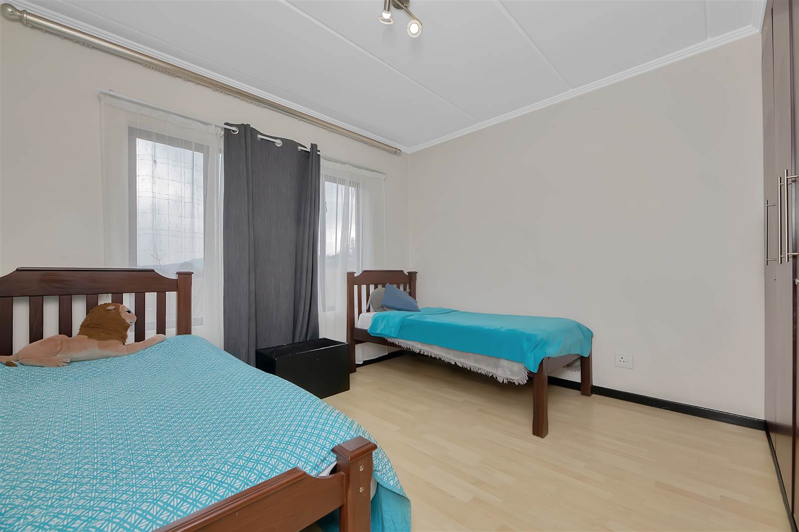 3 Bed Apartment in Paulshof photo number 10