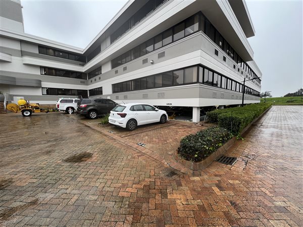 797  m² Commercial space