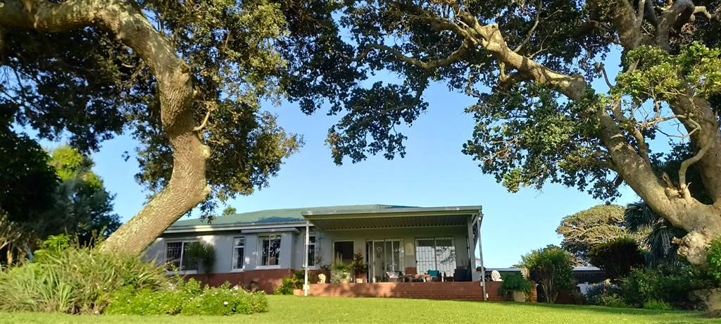 3 Bed House in Umtentweni photo number 3