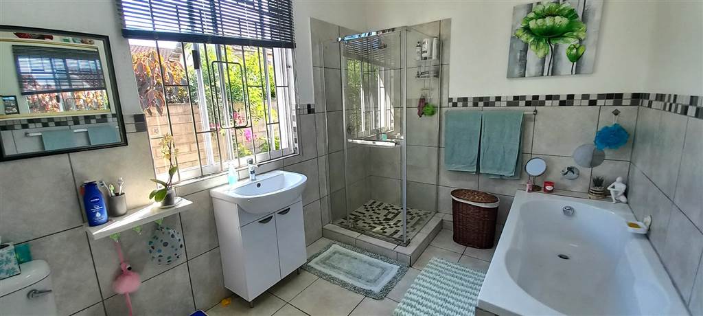 3 Bed House in Umtentweni photo number 23