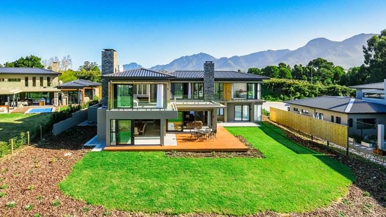 4 Bed House in Fancourt photo number 13