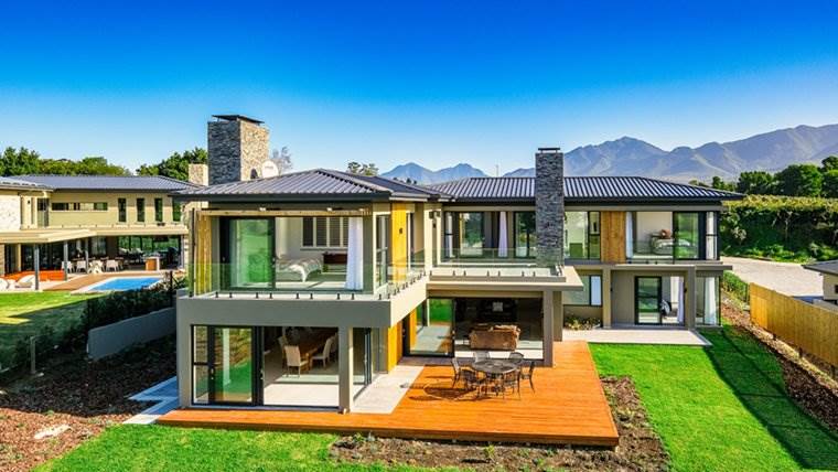 4 Bed House in Fancourt photo number 1