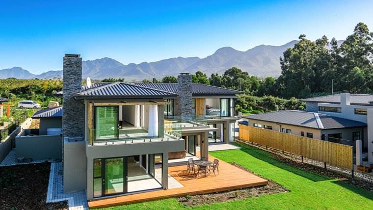 4 Bed House in Fancourt photo number 16