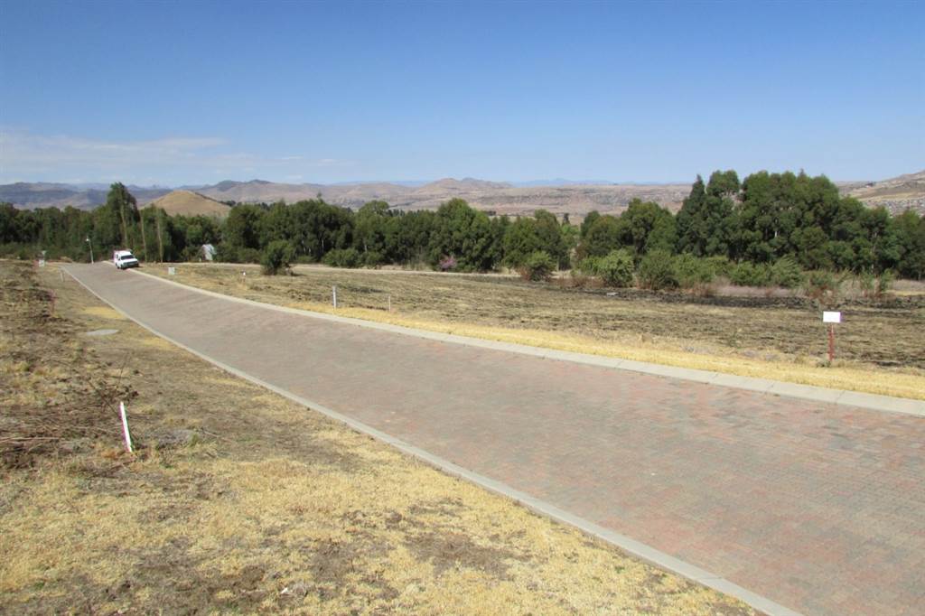 1400 m² Land available in Clarens Mountain Estate photo number 2