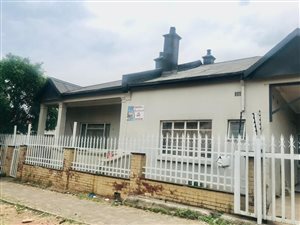 10 Bed House in Troyeville