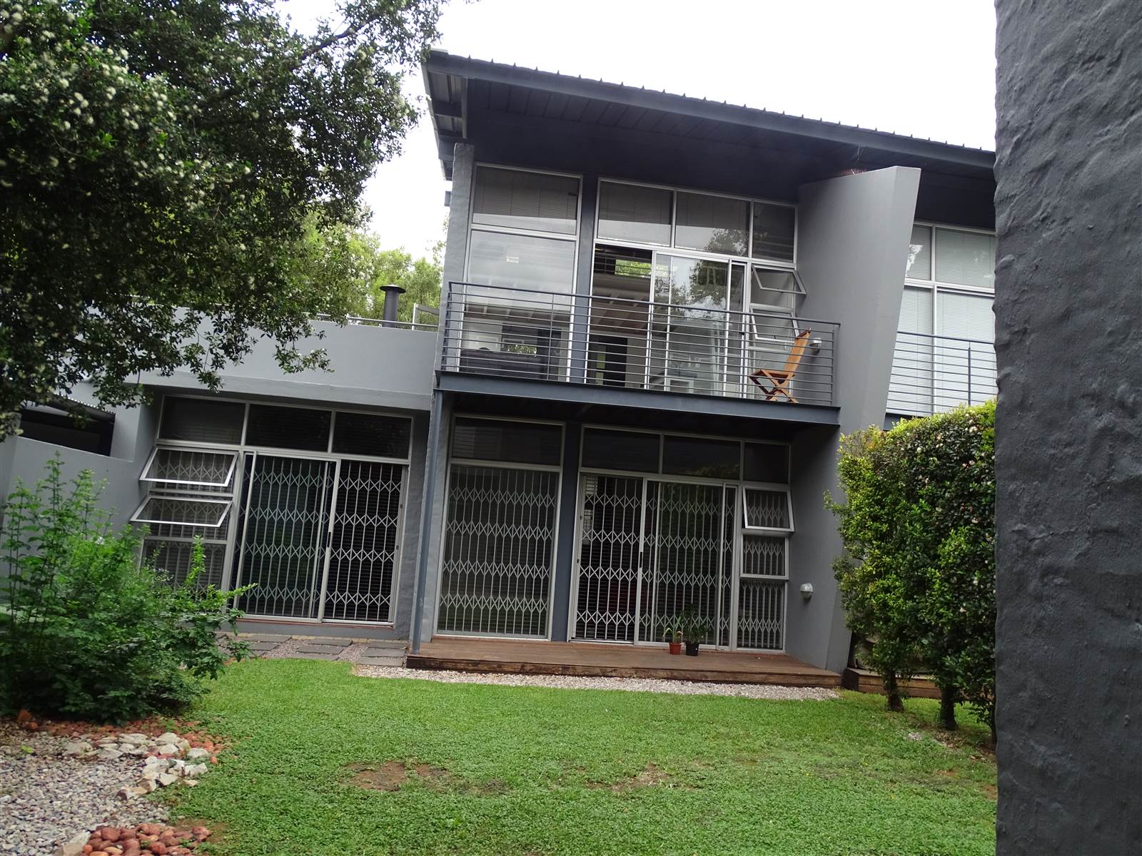 1 Bed Apartment in Craighall photo number 28