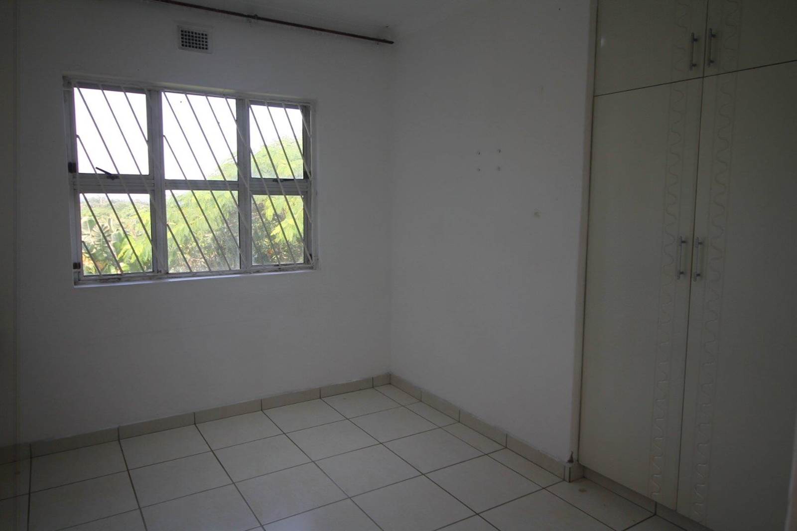 4 Bed House in Tongaat Central photo number 11
