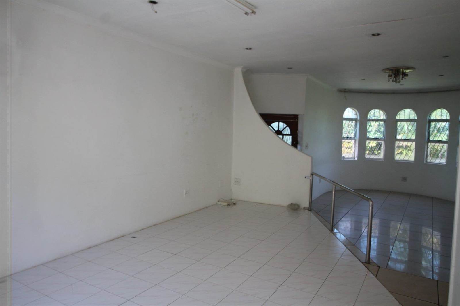 4 Bed House in Tongaat Central photo number 9