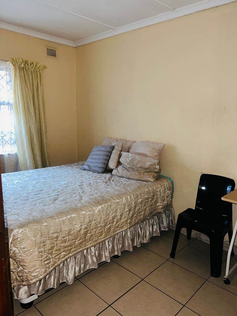 4 Bed House in Umlazi photo number 12