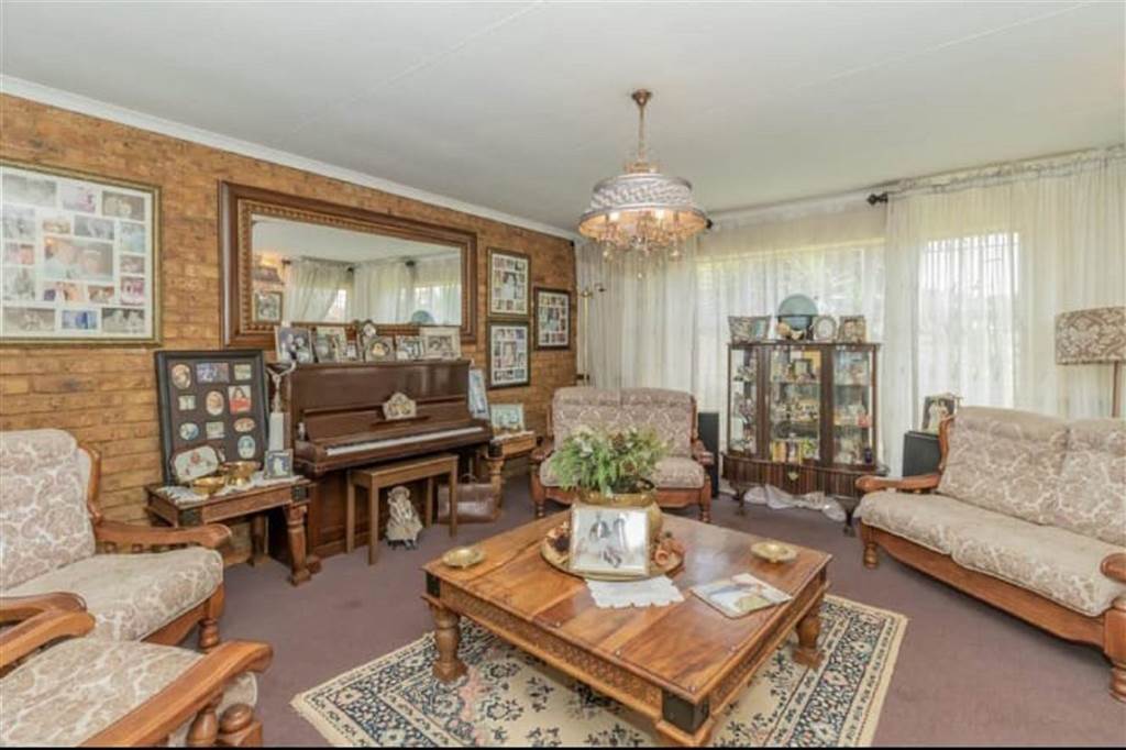 5 Bed House for sale in Dersley T4393484 Private Property