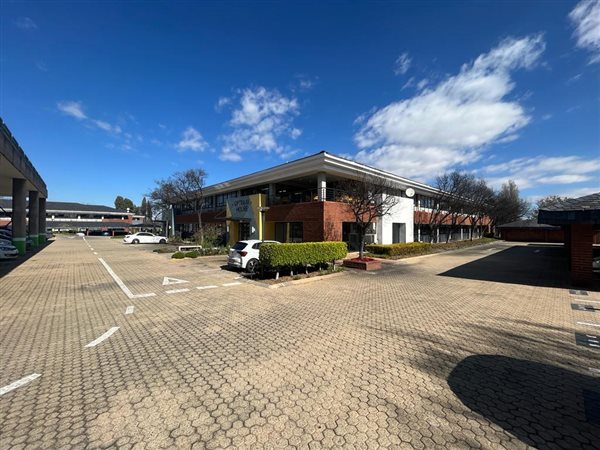 549  m² Commercial space in Bryanston