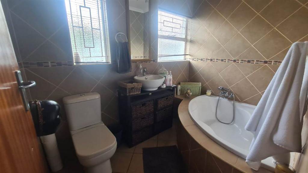 2 Bed House in Secunda photo number 15