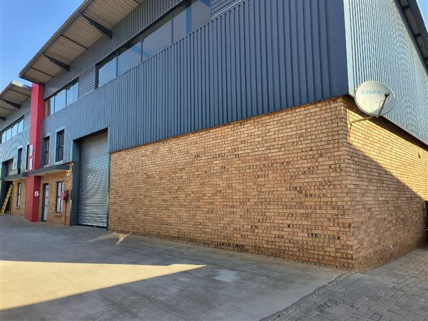 700  m² Industrial space