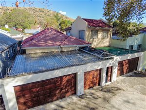 4 Bed House in Bezuidenhout Valley