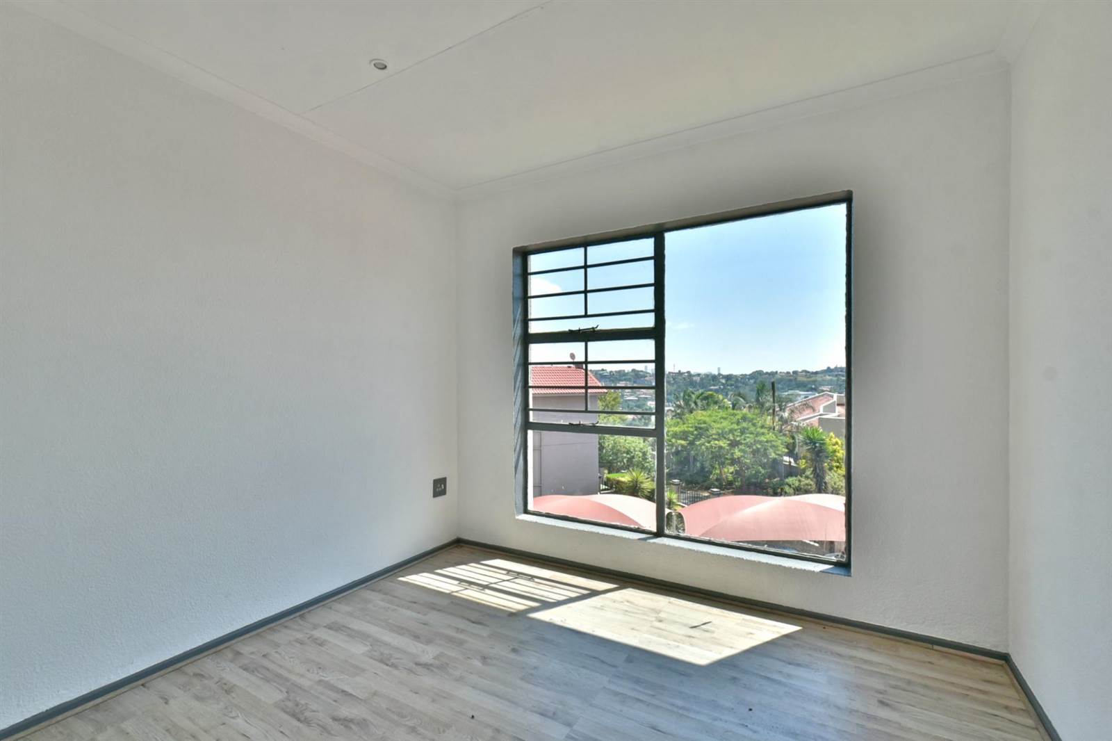 2 Bed Apartment in Bassonia photo number 11