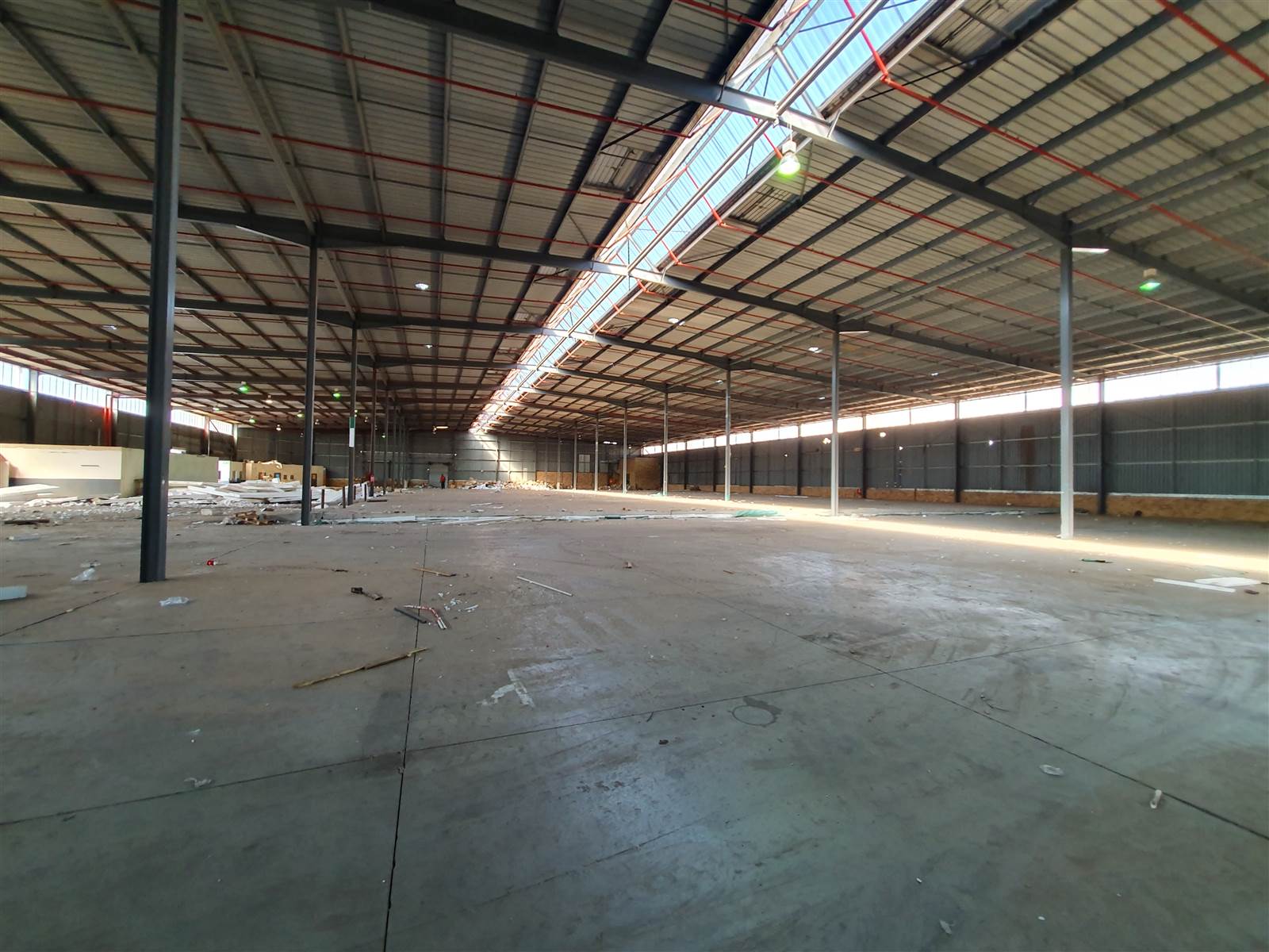 7000  m² Industrial space in Greenhills photo number 3