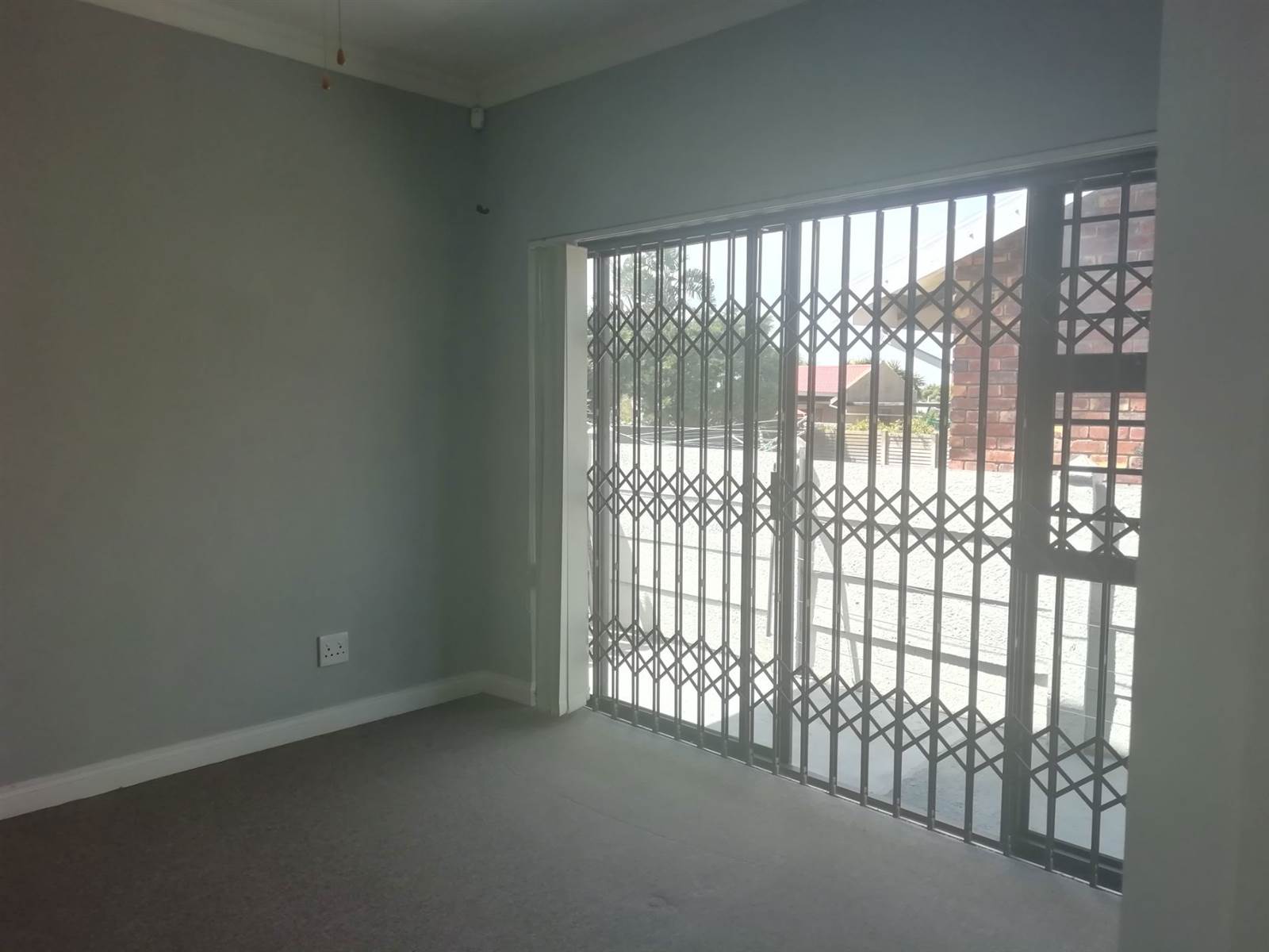 3 Bed Townhouse in Jeffreys Bay photo number 14