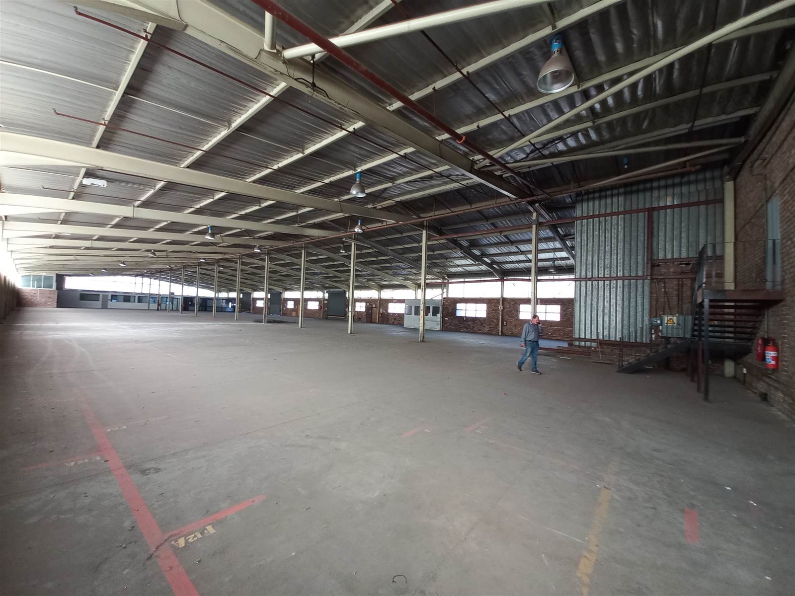 3428  m² Industrial space in Eastgate photo number 2