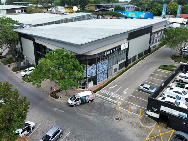 799  m² Commercial space