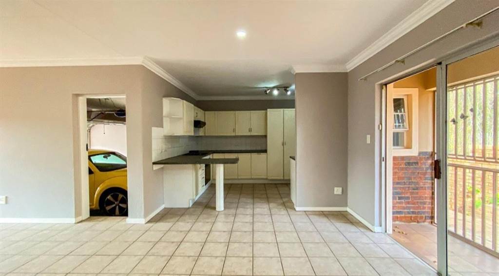 2 Bed Townhouse in Southcrest photo number 6