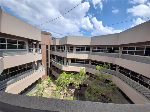 962  m² Commercial space in Parktown
