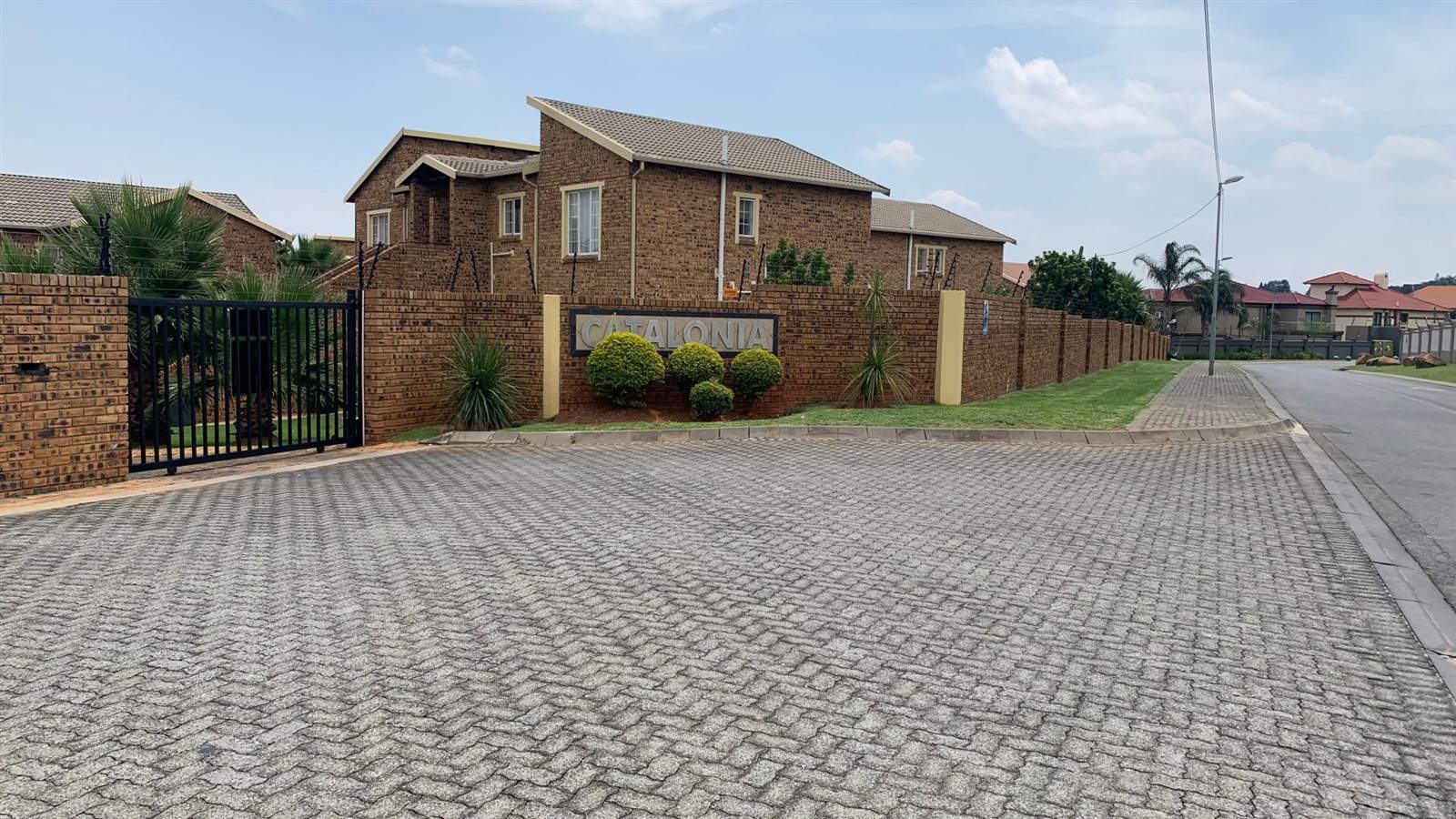 3 Bed Apartment in Radiokop photo number 19