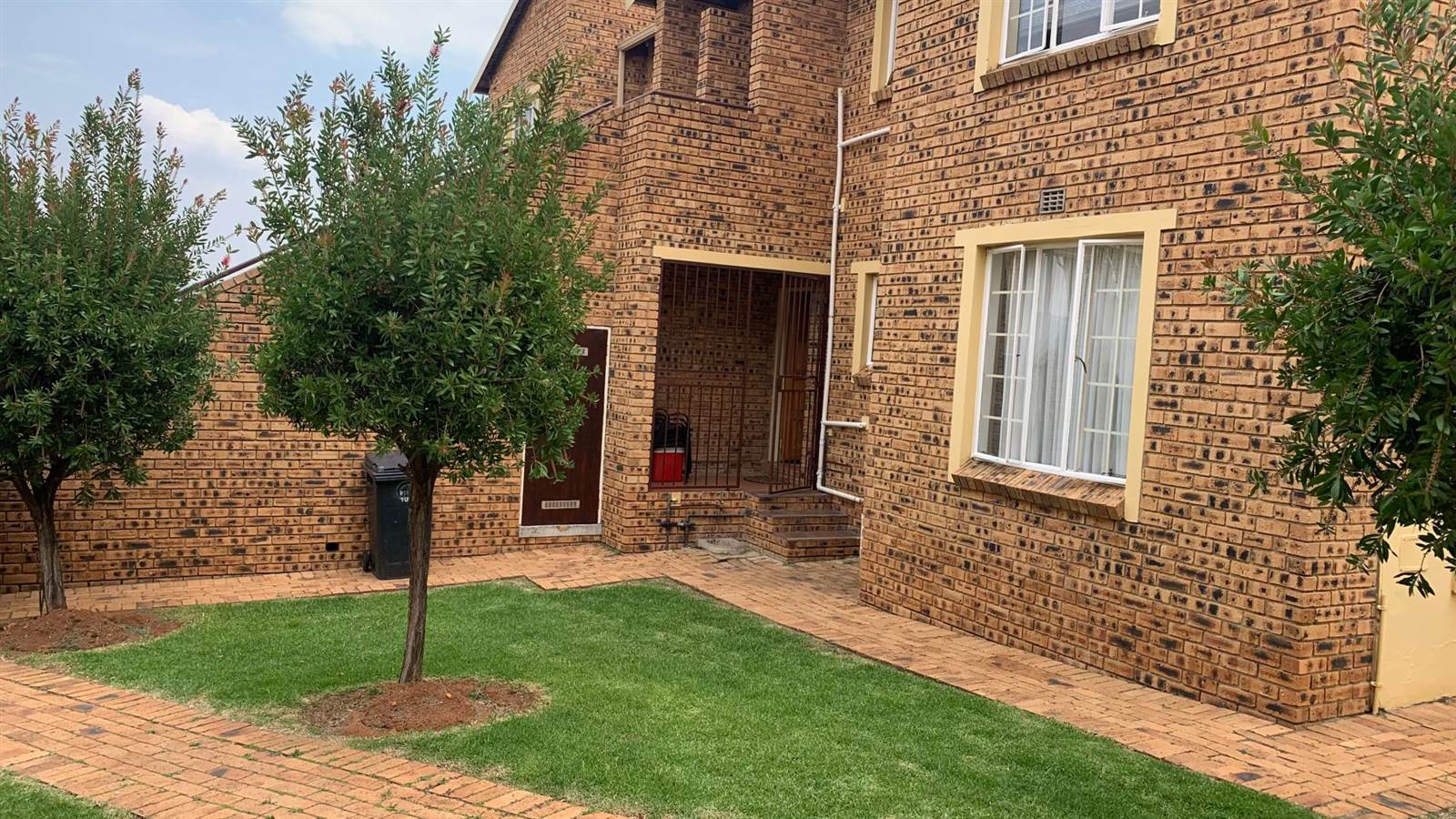 3 Bed Apartment in Radiokop photo number 17