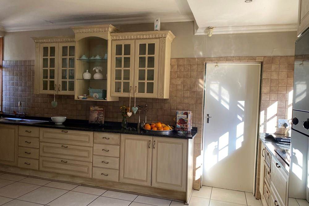 4 Bed House in Sasolburg photo number 10