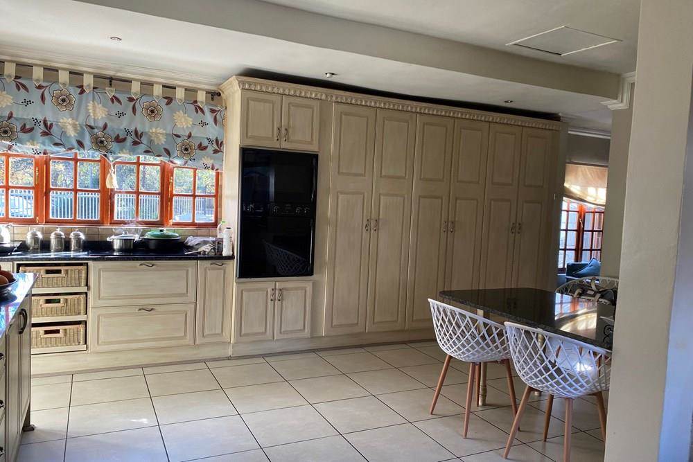 4 Bed House in Sasolburg photo number 11