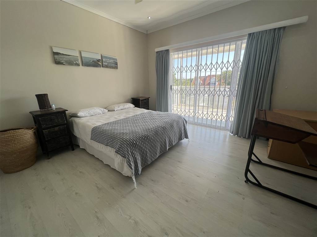 4 Bed House in Nahoon Beach photo number 17