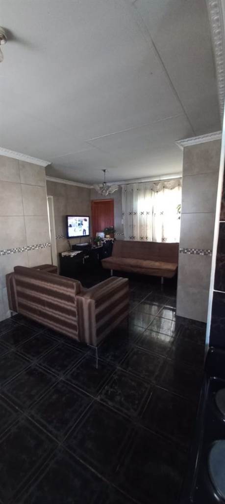 3 Bed House in Mamelodi photo number 10
