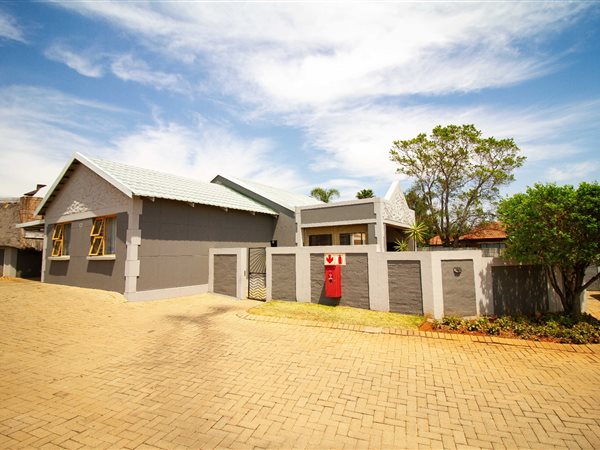 4 Bed Townhouse in Radiokop