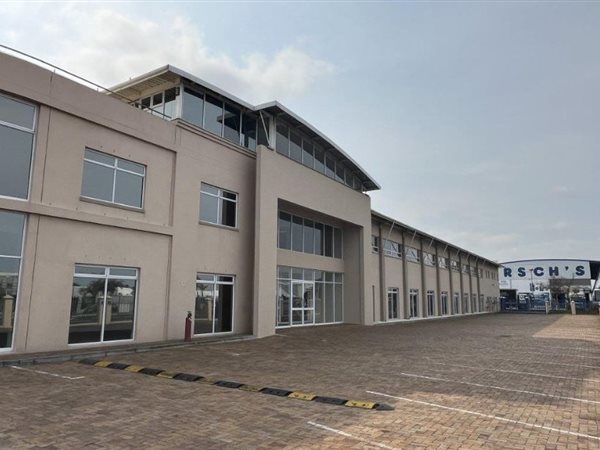 8 900  m² Industrial space