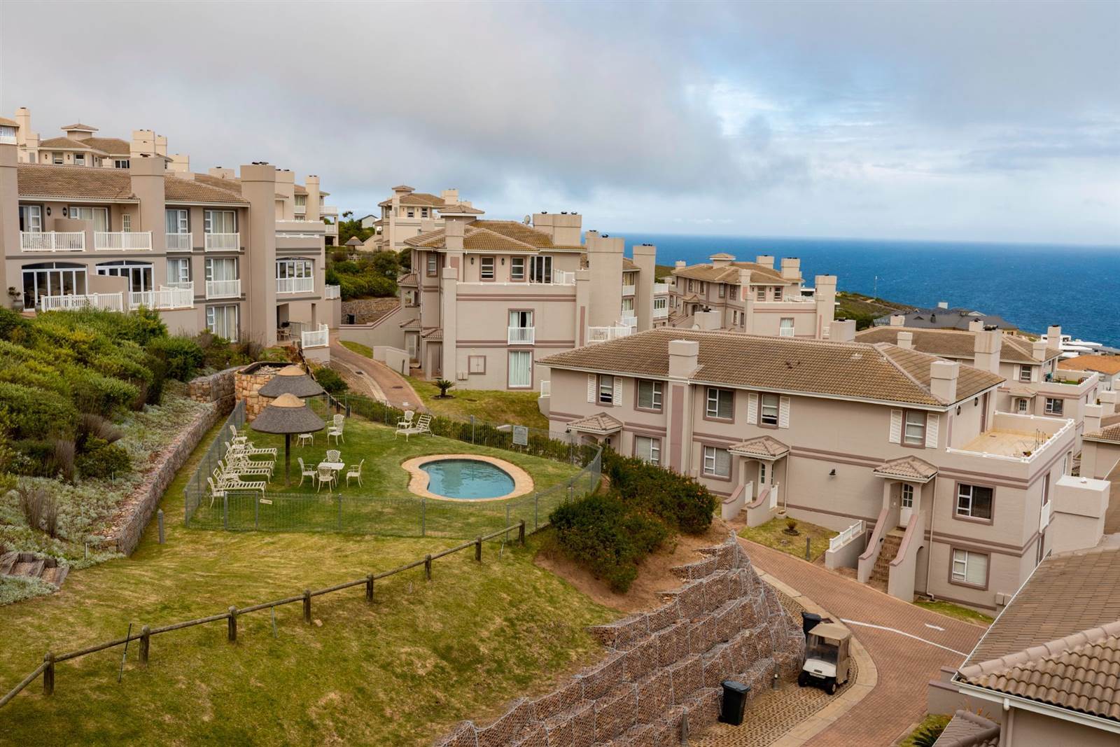 4 Bed Apartment in Pinnacle Point Golf Estate photo number 5