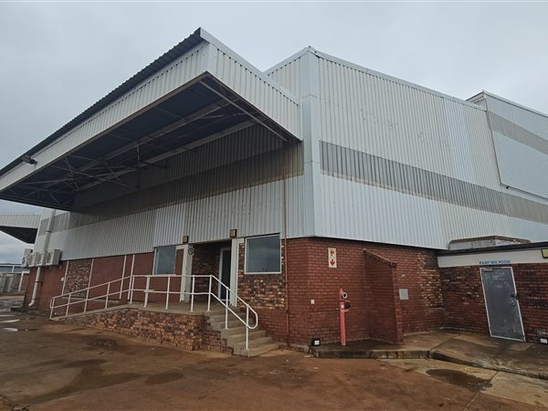 1 490 m² Industrial space 1 490 m² Industrial space